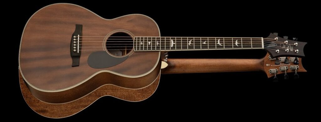 Présentation de dos et de face de la guitare électro-acoustique PRS SE P20e
