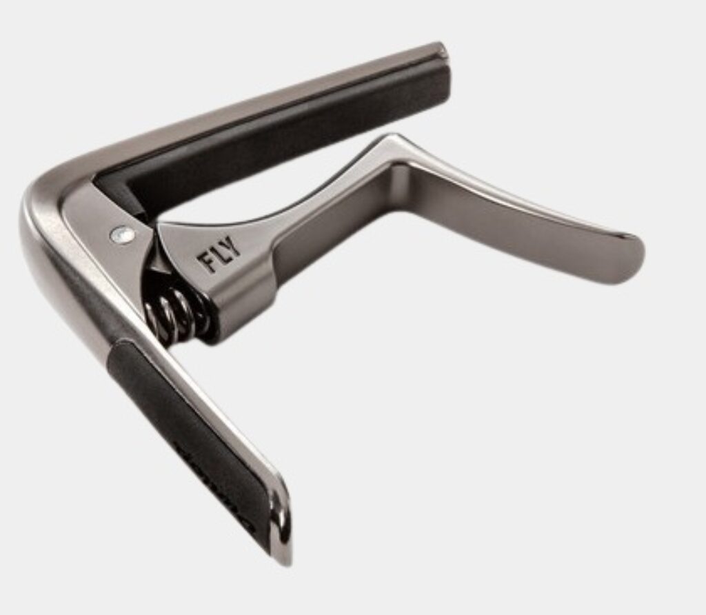 Vue d'une idée cadeau pour guitariste avec le capodastre Dunlop Triger Fly